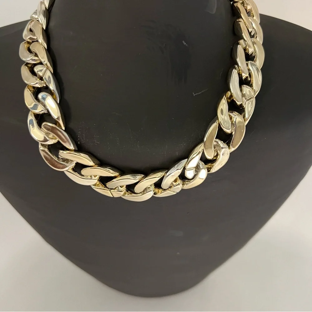 VINTAGE GOLD TONE LIGHTWEIGHT PLASTIC CHOKER‎ CHAIN NECKLACE